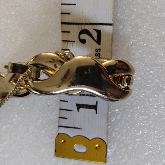 Monet beautiful faux gold linked bracelet. - Picture 8 of 8